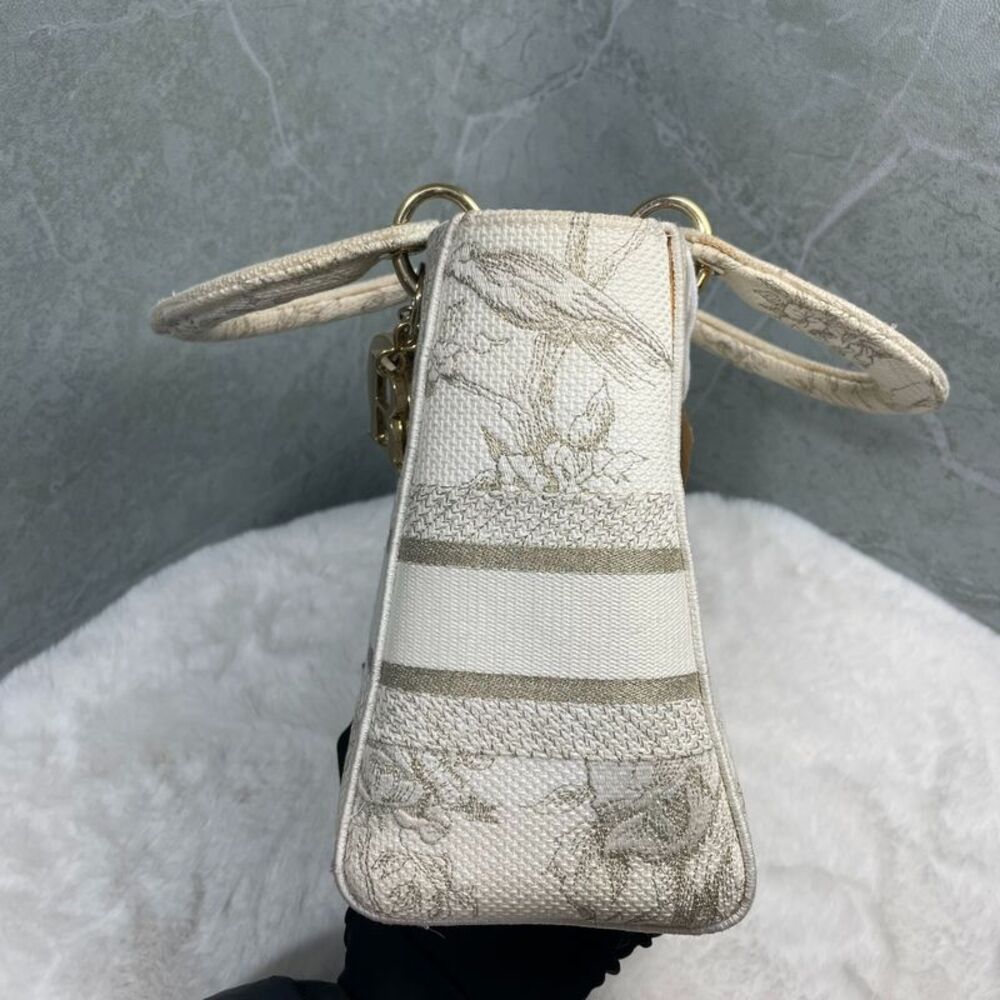 Dior Women Pre-Loved Bag Very Good Condition - Picture 4 of 9